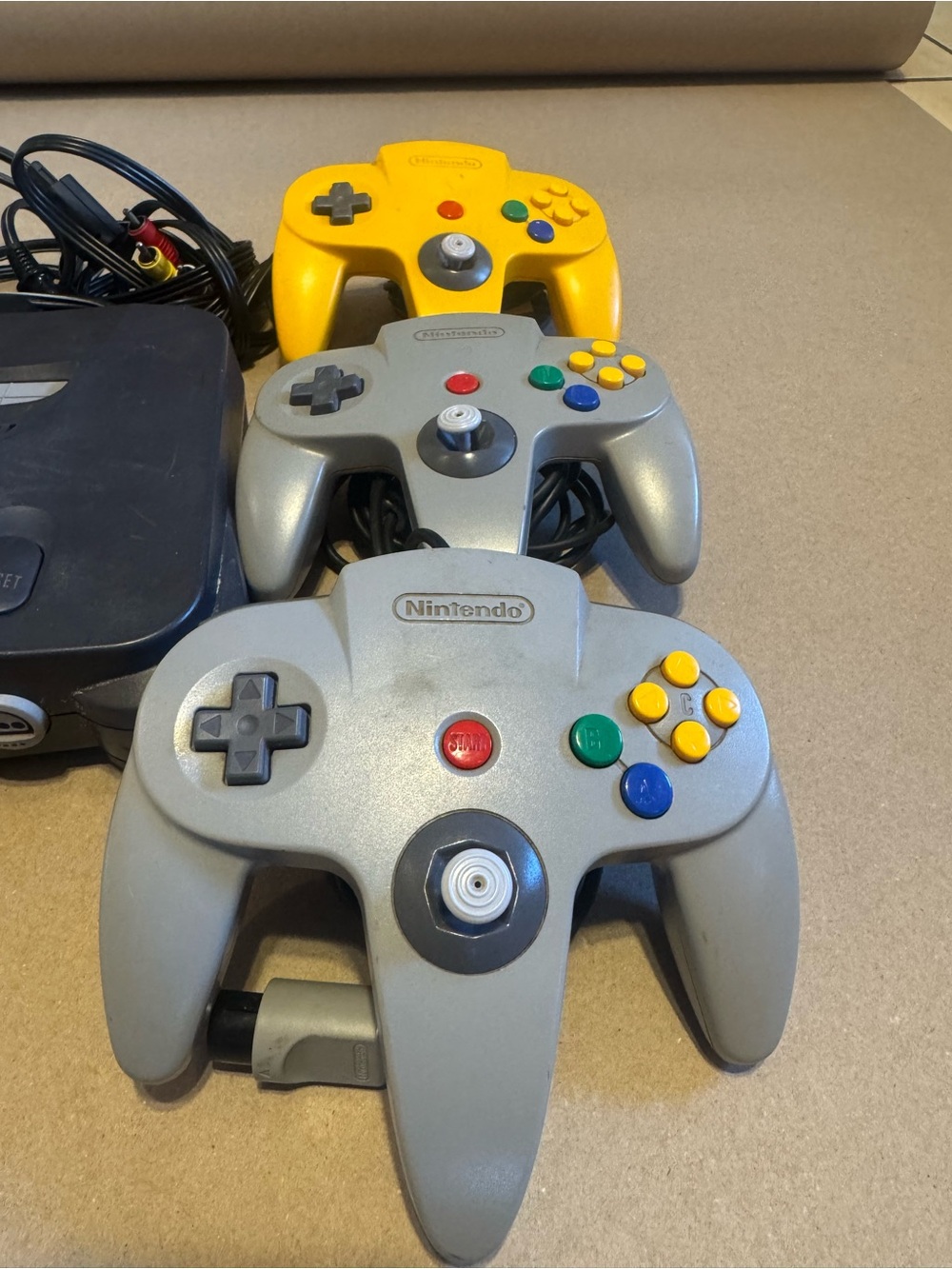 Nintendo 64 Console With Regular Memory Pack - Picture 5 of 5